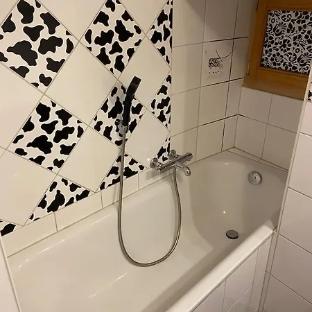 Ubytování v soukromí Double Bedrooms 5 Minute Walk To Lift *